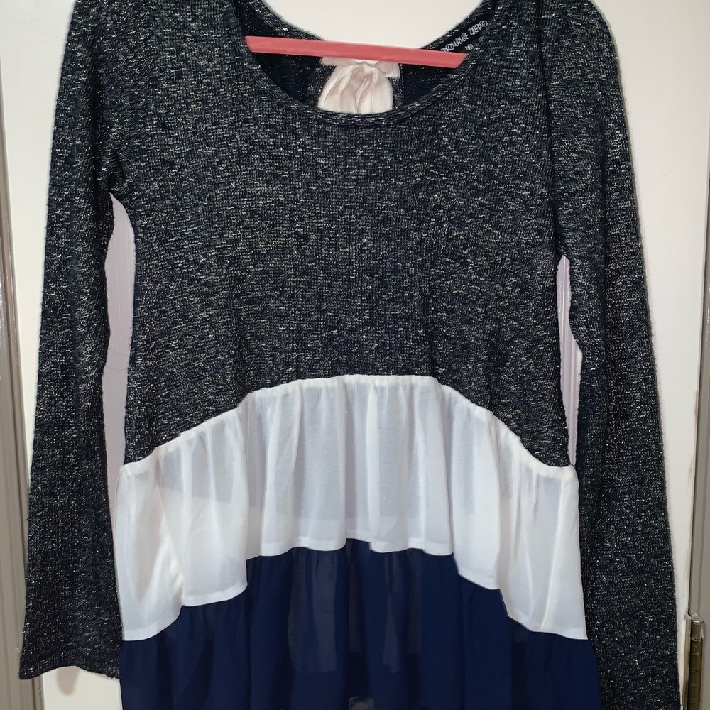 Women’s boutique shirt, Size Medium